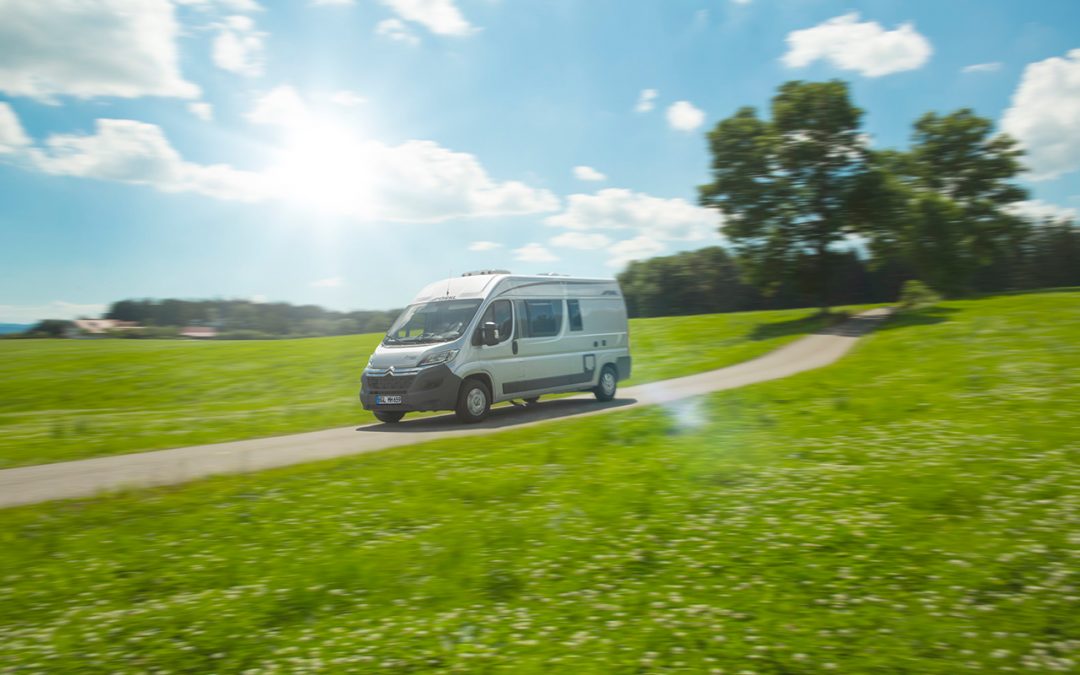 Camper uit de winterstalling halen