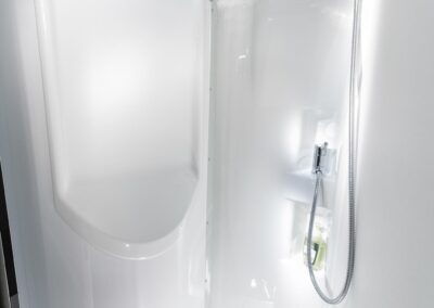 Adria Twin Supreme 600 SPB badkamer 2