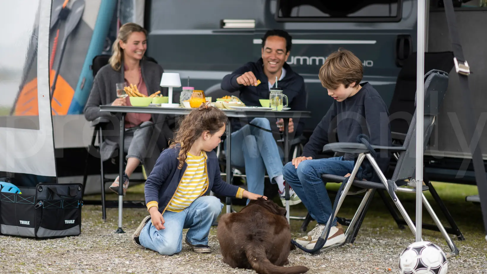 Buscamper met 4 slaapplaatsen Buscamper met 4 slaapplaatsen