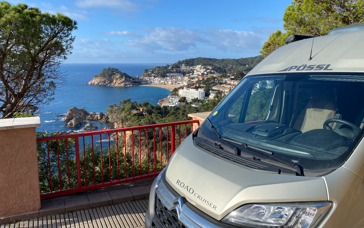 Buscamper aan zee Met een buscamaper aan zee in Spanje