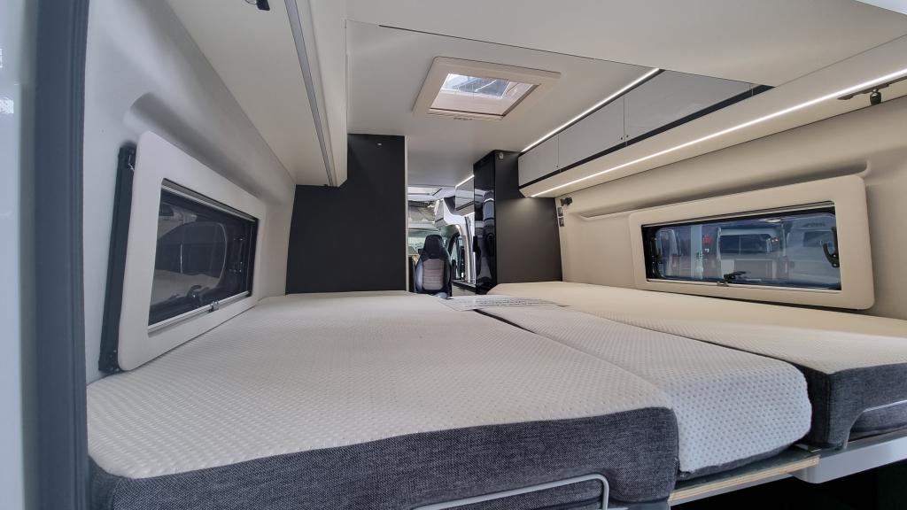 adria-twin-supreme-640-slb-13