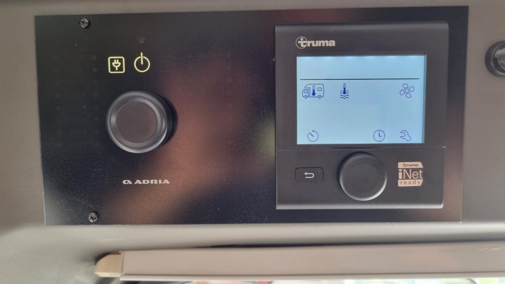 adria-twin-supreme-640-slb-18