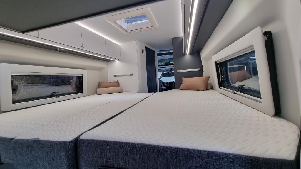 adria-twin-supreme-640-slb-13