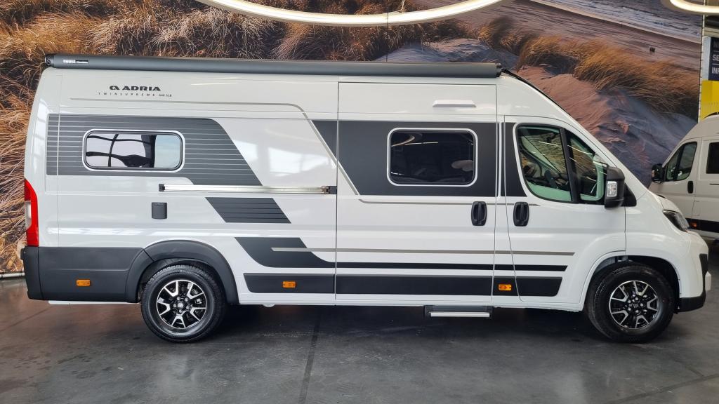 adria-twin-supreme-640-slb-23