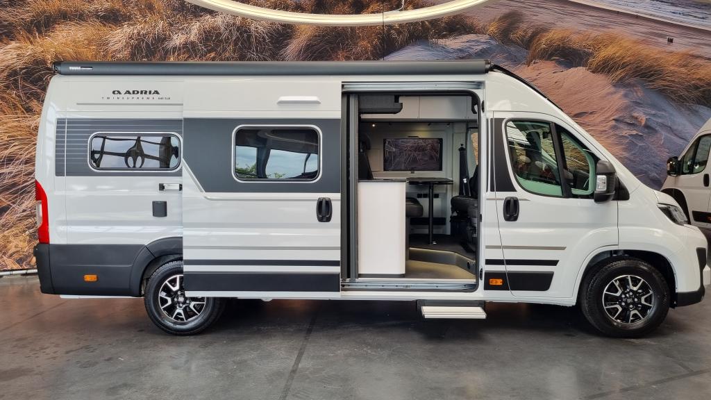 adria-twin-supreme-640-slb-24